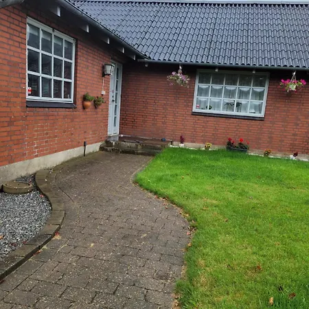 Alloggio in famiglia Cozy With Garden View In Centre Of